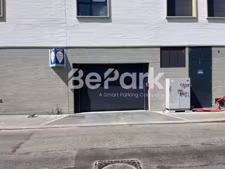 location parking à saint-ouen (93400)  104 €