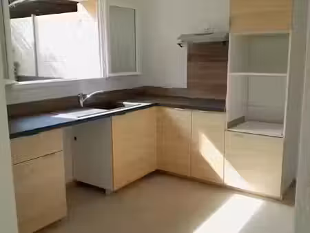 location maison 4 pièces 73.42 m² à hyeres (83400)  1 410 €