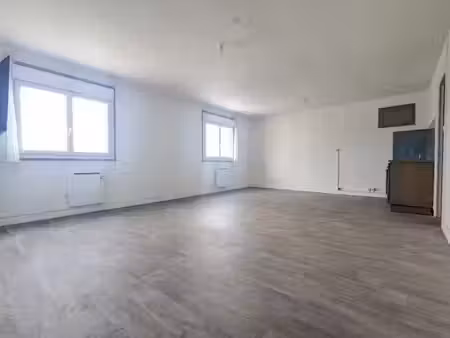location locaux professionnels 3 pièces 75.57 m² à evreux (27000)  750 €