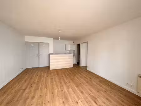 location appartement 2 pièces  43.24m²  la roche