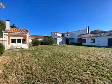 vente demeure d'exception à bretignolles-sur-mer (85470) : à vendre / 180m² bretignolles-s