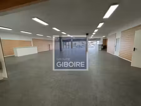 location local commercial 720m² angers 49100