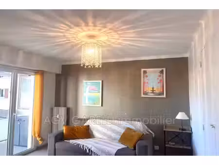 location appartement 2 pièces 24m² hyeres 83400
