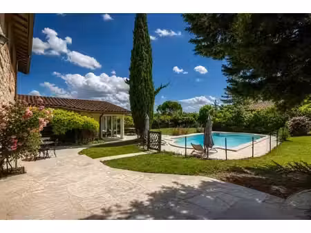 maison de 8 pièces de 236 m² à frontonas