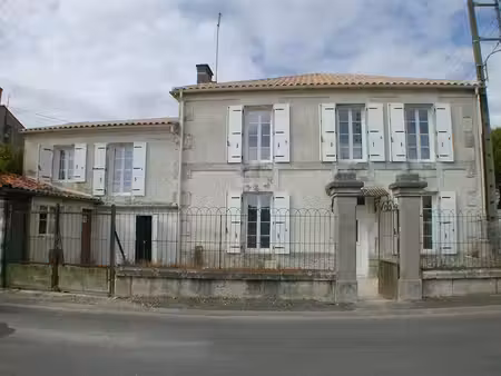 location maison 4 pièces 82m² jarnac 16200