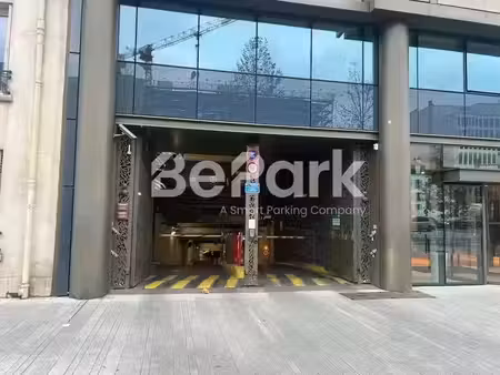 location parking à neuilly-sur-seine (92200)  207 €