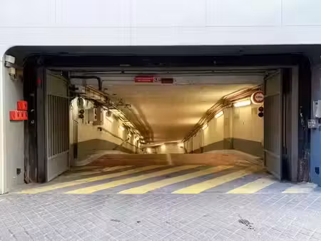location parking à paris 8ème (75008)  210 €