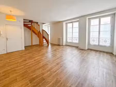 ? appartement avec charme situé quartier cathédrale proche tram ?