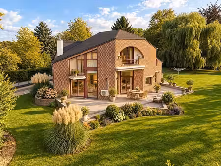 spacieurse maison 4 chambres sur un magnifique terrain de ±