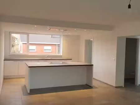 superbe duplex 2 ch. lum. avec cuisine moderne  peb b