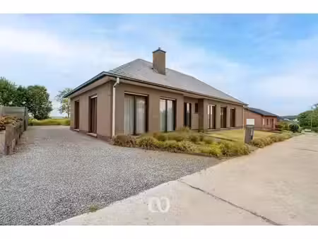 maison de plain-pied unique avec une vue magnifique.