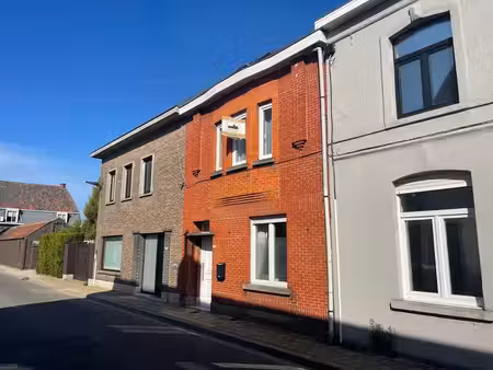 gunstig gelegen woning met 4 slaapkamers en tuin.