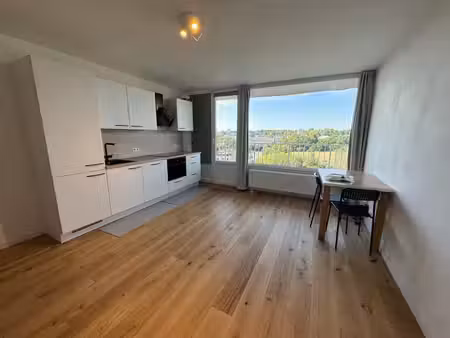 studio lumineux avec emplacement de parking