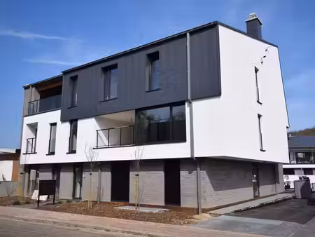 appartement neuf à louer avec grande terrasse et parking.