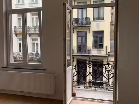 appartement lumineux 90 m2 rénové  1 chambre  à saint-gilles