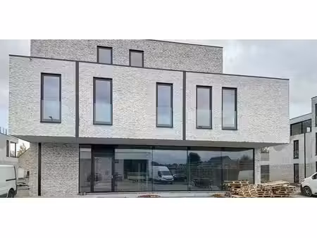 bien commercial à louer à oostham pour € 2.084