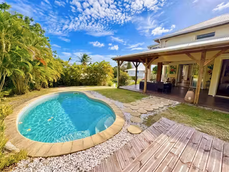 villa f4/5 de 165 m2 vide ou meublee vue mer avec piscine et