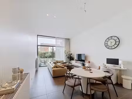 appartement lumineux au rez-de-chaussée avec terrasse dans l
