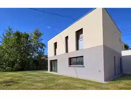 villa année 2025 de 110 m2 hab. sur terrain clos de 310 m2 s
