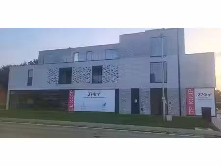 bien commercial à louer à oostham pour € 3.417
