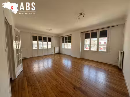 appartement t3 de 84.49m² en plein centre de la roche-bernard