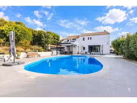maison de luxe à vendre dans le quartier golf-embus-enco de botte-bellons