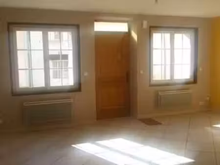 location maison à saint-jean-d'angély (17400) : à louer / 78m² saint-jean-d'angély
