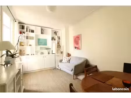 2 pièces meublé 42 m² très calme. paris 7e 1.950