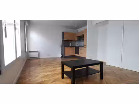 studio 1 pièce 33 m²