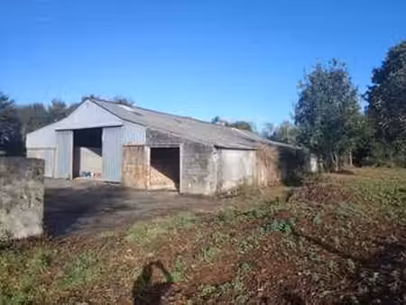 vente garage et parking à plounéventer (29400) : à vendre / 450m² plounéventer