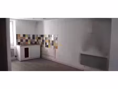 location appartement 1 pièce 32 m² à dieulefit (26220)  365 €