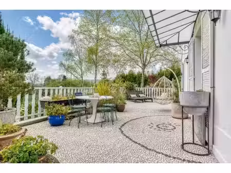 maison de charme avec terrasses et vue sur la marne