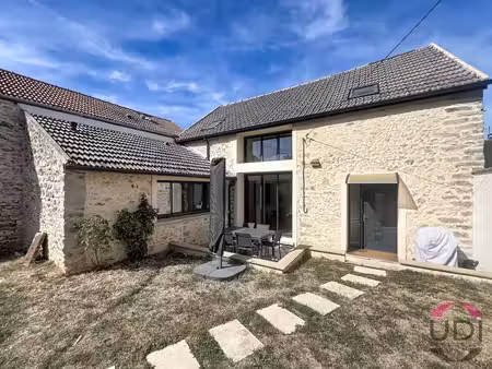 maison en pierre renovee de 115m² 3 chambres parfait etat general