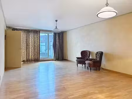 huis (230m²) met 5 slaapkamers en groot terras te deurne