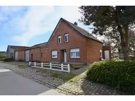 ruime woning met grote werkplaats / magazijn !