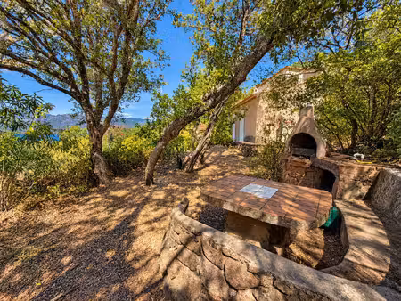 porto-vecchio belle villa au calme avec vue mer et environ