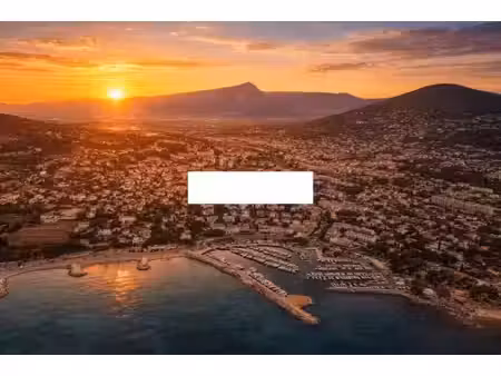 carqueiranne  belle propriété avec piscine et aperçu mer