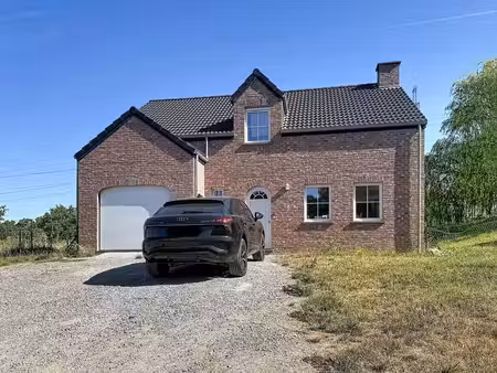 villa récente 4 chambres avec jardin et garage à gelbressée
