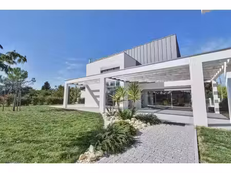 villa de 215m2 sur terrain clos de 1500m2 4 chambres.