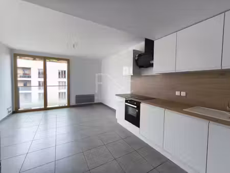 t2 de 40 50 m² - rue de la madeleine 69007 lyon