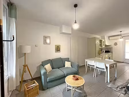 maison rénovée et climatisée avec extérieur