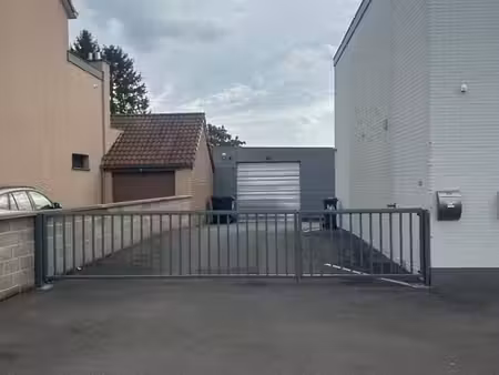 entrepôt moderne 320 m2 avec cour