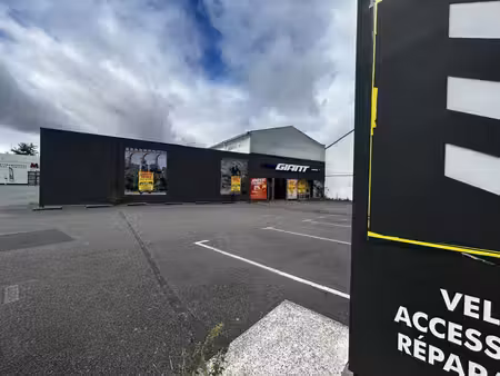 location local commercial