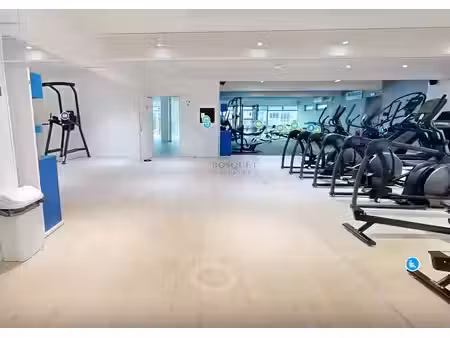 location local commercial