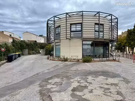 location place de parking privative – centre poussan