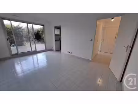 appartement t2 à louer - 2 pièces - 35 03 m2 - antibes - 06 - provence-alpes-cote-d-azur