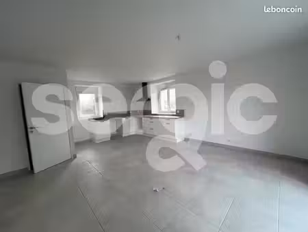 maison 79 m² saint clement de la place