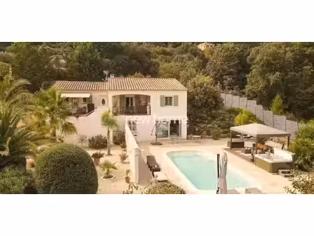 maison avec piscine et jardin le thoronet (83)
