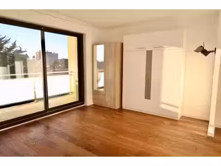 appartement t1 avec terrasse loué meublé avec cave et parking