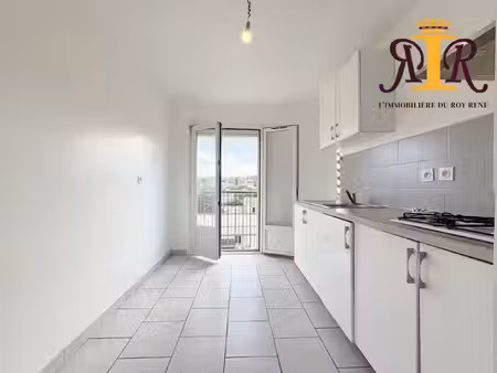 appartement t3 de 59m² env avec place de stationnement privativ